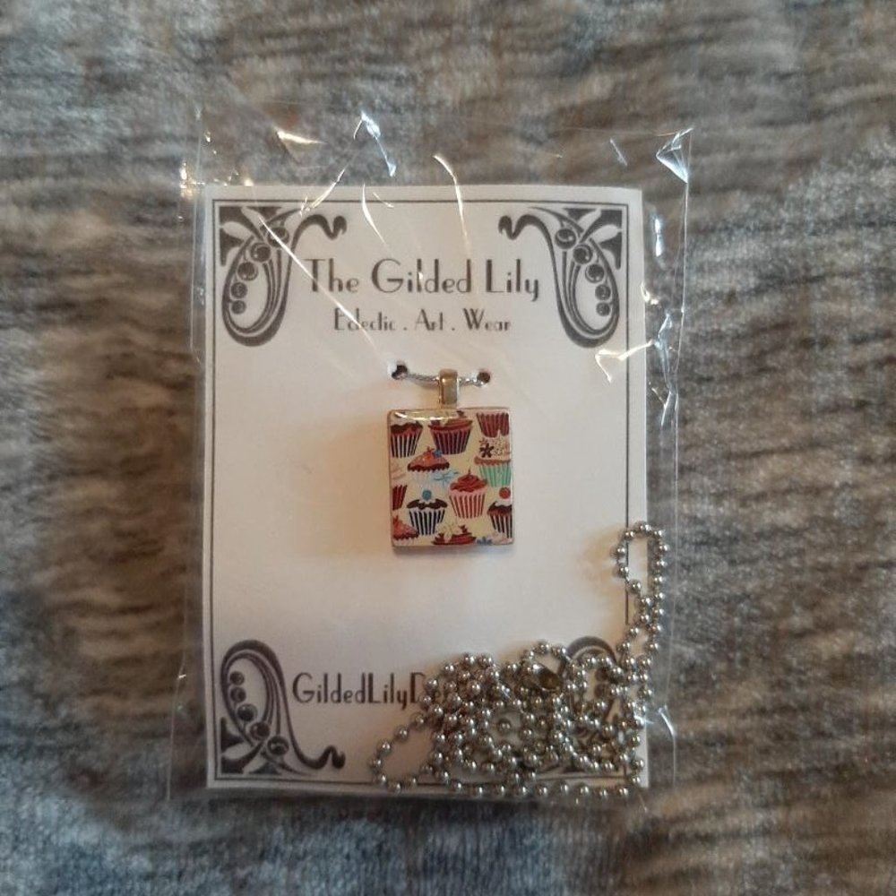 Set of 5 Scrabble pc pendants with ball chain - Picture 4 of 4
